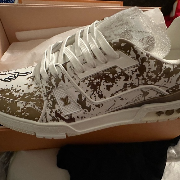 New in box never worn in box. Size 7 Louis Vuitton limited - Picture 3 of 6